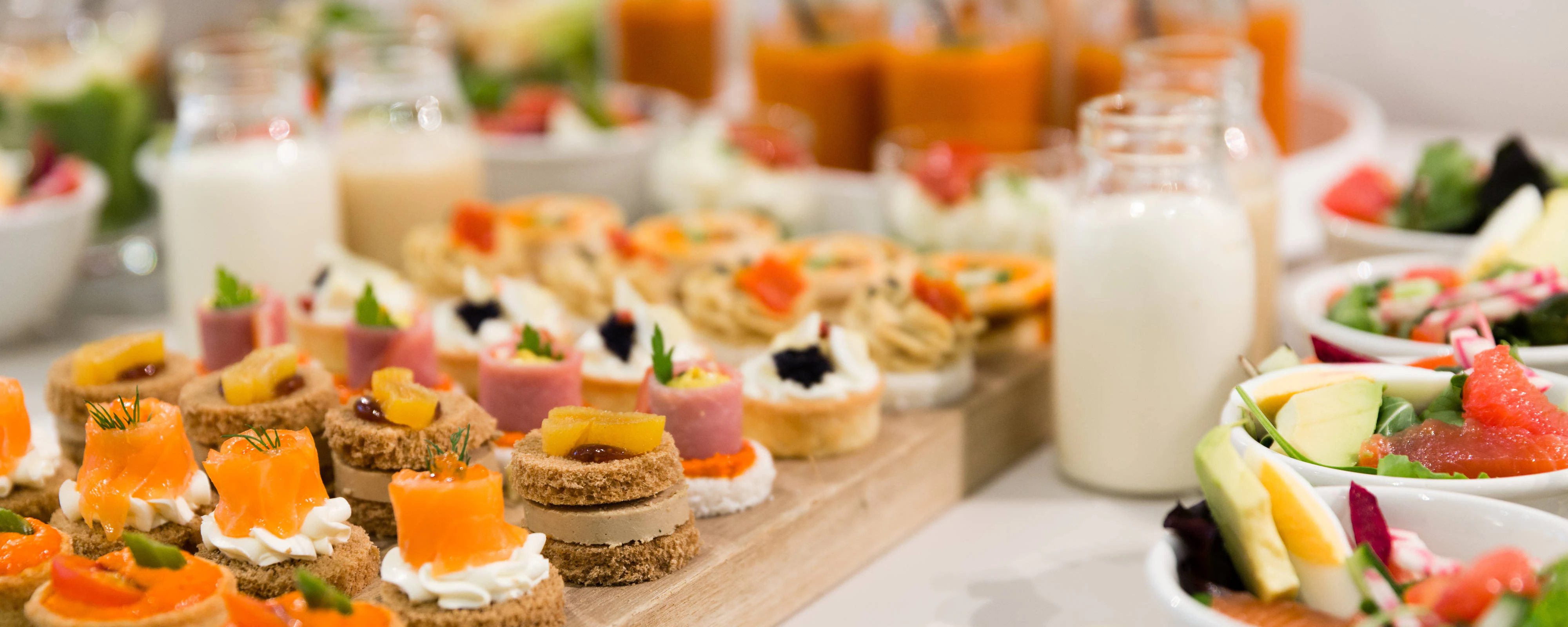 Table dressée pour réception